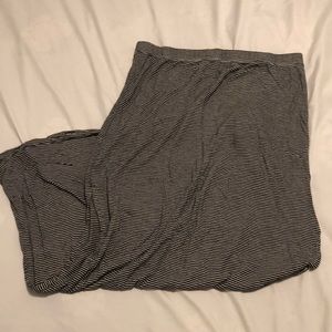 Long skirt with 2 sexy slits